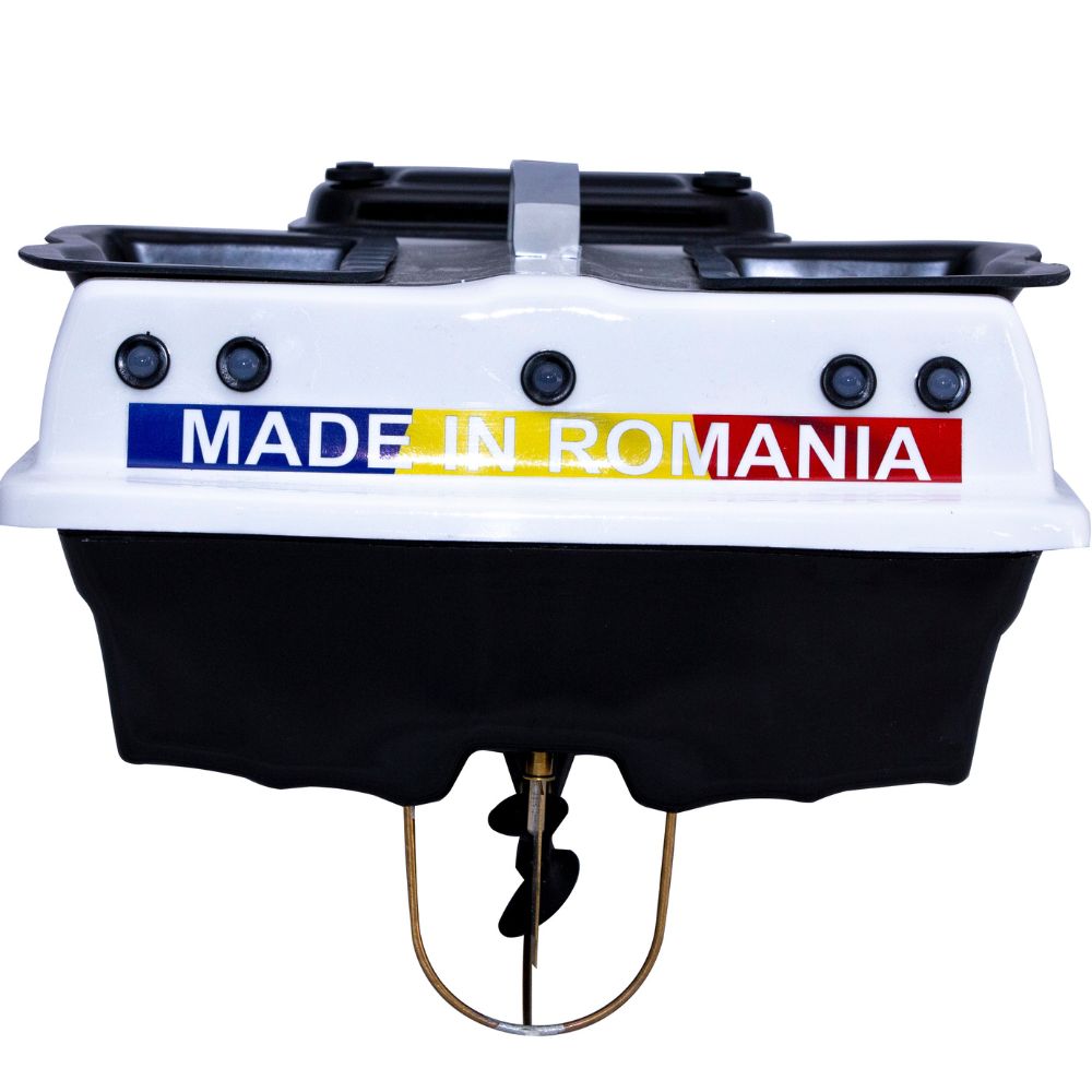 Navomodel Evolution V2 Alb 2.4 GHz, Cuve Generoase, 1.3 kg Nadă, Stabilitate Maximă, Far 3W și Cuvare Independente