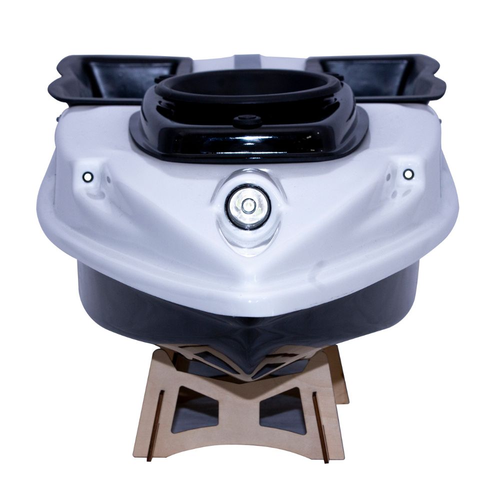 Navomodel Evolution V2 cu Morisca Alb 2.4 GHz – Stabilitate Excepțională și Cuve Generoase pentru Pescuit Eficient